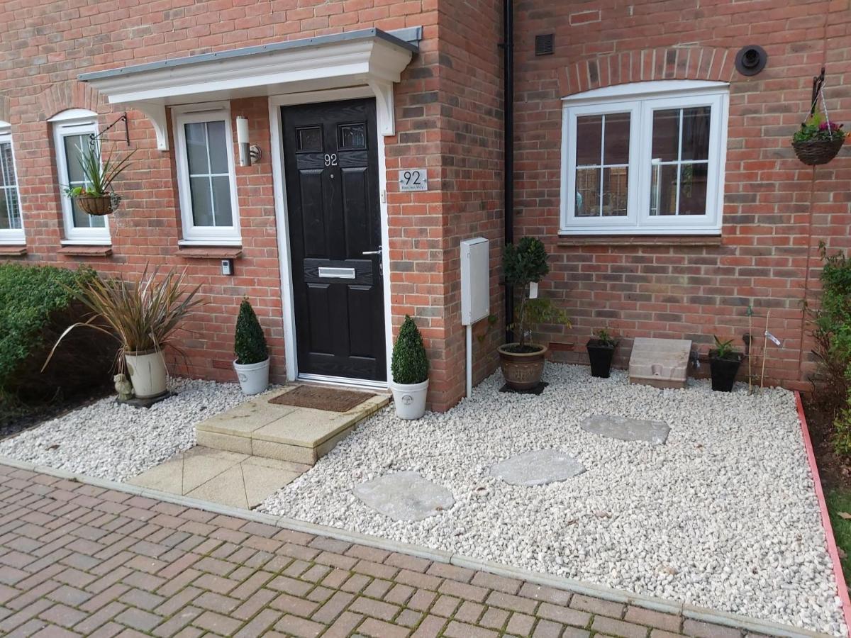 Secret Garden Apartment Faygate Exterior photo